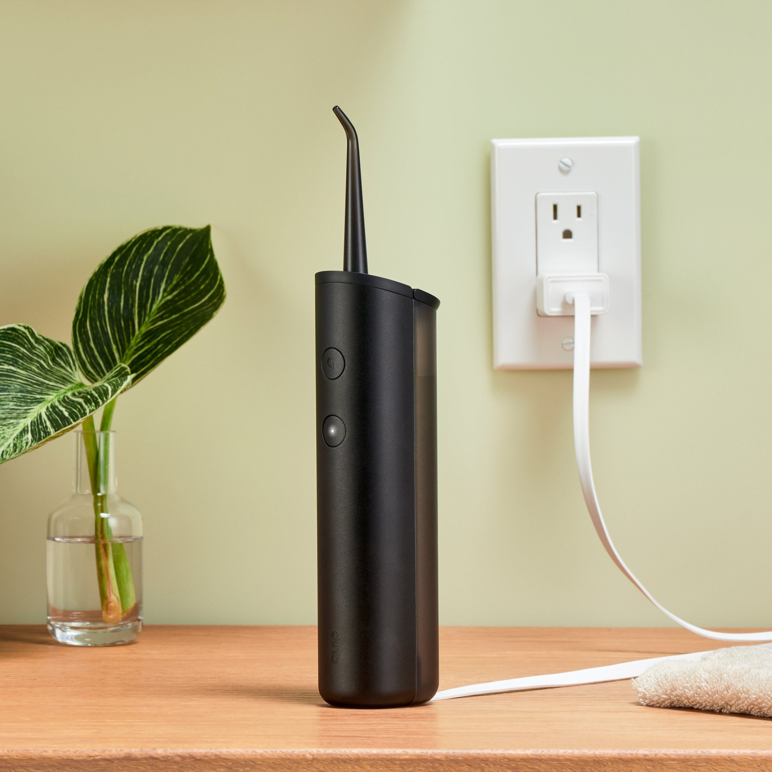 2501_DTC_MagChargingCable_2880x2880_InSitu-2-5.jpg